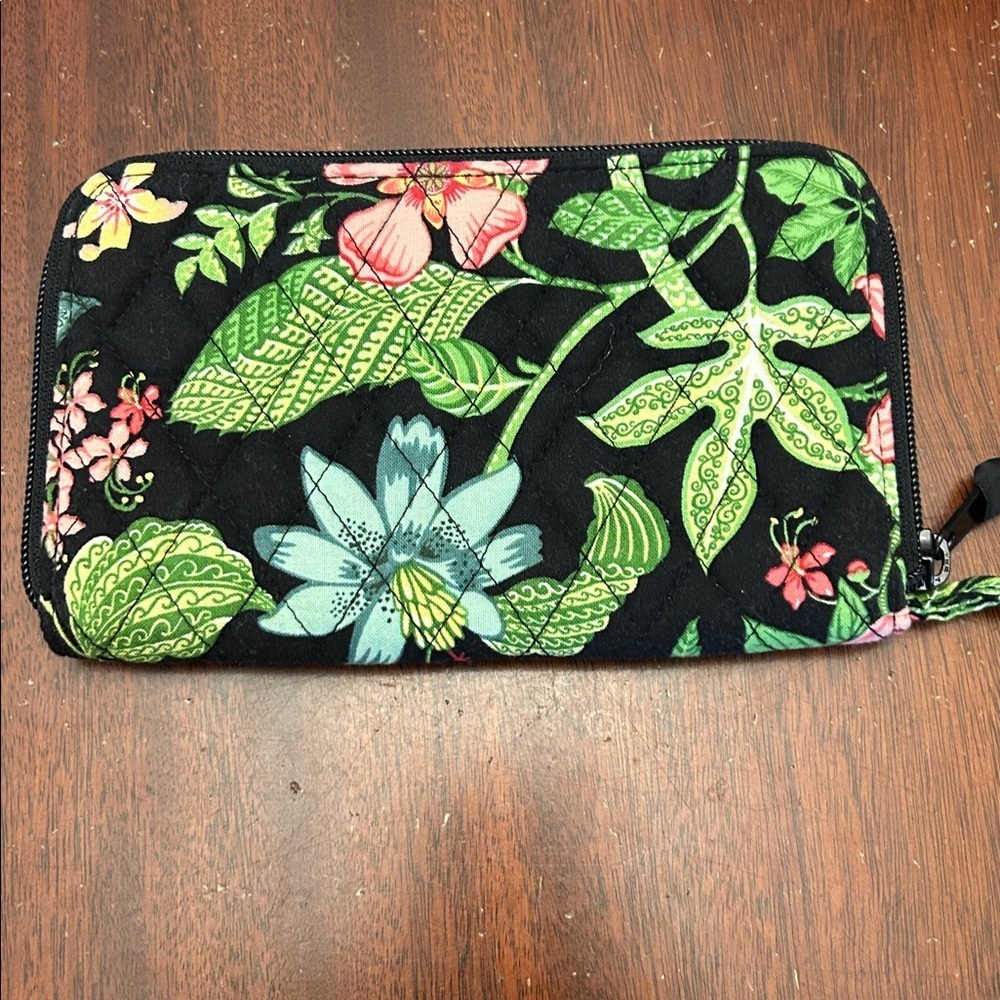Vera Bradley black floral wallet wristlet NWOT - Picture 2 of 8